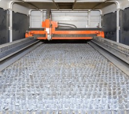 Hidden_Costs_of_Ultra_High_Power_Fiber_Lasers_Table_Slat_Cleaning.jpg