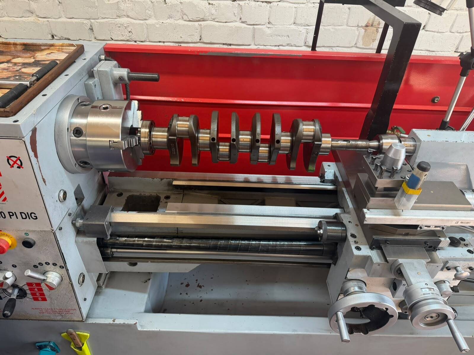 Vai ar CNC iespējams apstrādāt kloķvārpstu un sadales vārpstu? Praktisks Holzmann iekārtu tests